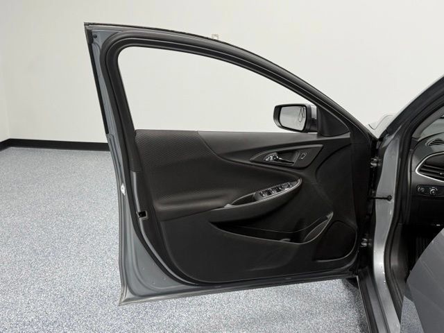 Used 2025 Chevrolet Malibu LT FWD image 9