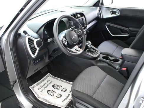 Used 2023 Kia Soul LX w/ LX Technology Package FWD image 21