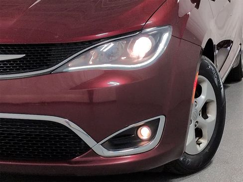 Certified 2017 Chrysler Pacifica Touring-L Plus image 11