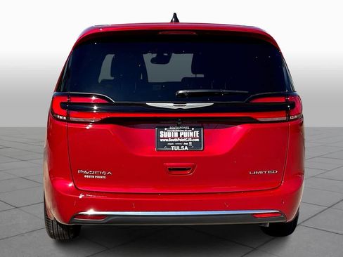 New 2026 Chrysler Pacifica Limited image 4