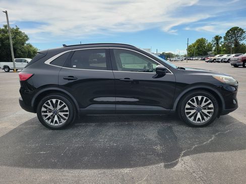 Used 2020 Ford Escape Titanium FWD image 4
