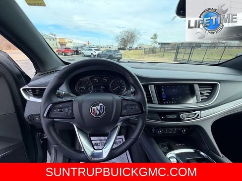 Used 2024 Buick Enclave Essence image 12