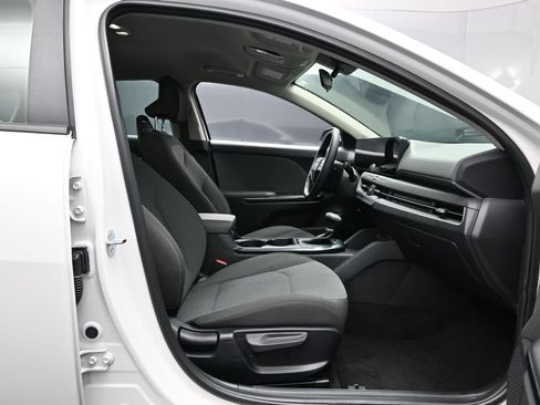 Used 2025 Kia K4 FWD image 17