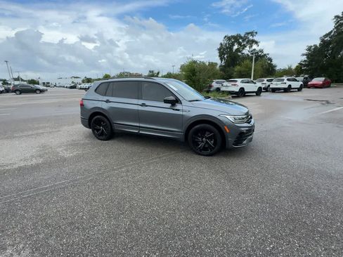 Used 2024 Volkswagen Tiguan SE R-Line FWD image 9