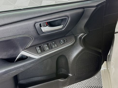 Used 2017 Toyota Camry XLE w/ Moonroof Package FWD image 15
