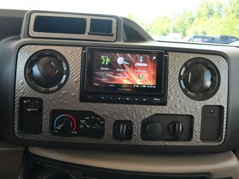Used 2017 Ford E-450 and Econoline 450 Super Duty w/ Motorhome Prep Package RWD image 10