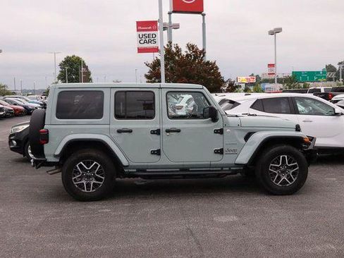Used 2024 Jeep Wrangler Unlimited Sahara w/ Technology Group AWD/4WD image 5