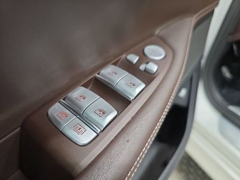 Used 2018 BMW 740i xDrive image 27