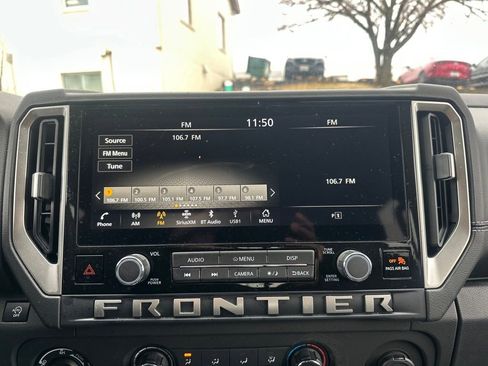 Used 2025 Nissan Frontier SV image 15