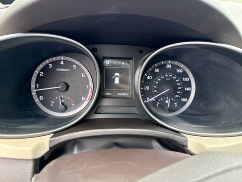 Used 2018 Hyundai Santa Fe Sport w/ 2.4L Value Package 02 AWD/4WD image 3
