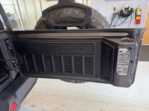 Used 2021 Jeep Wrangler Unlimited Sahara w/ Uconnect 4C Nav & Sound Group image 16