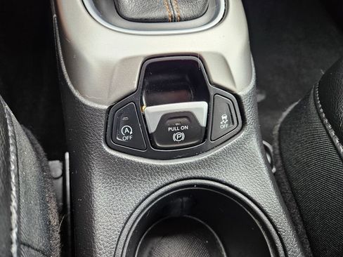 Used 2018 Jeep Compass Latitude AWD/4WD image 27