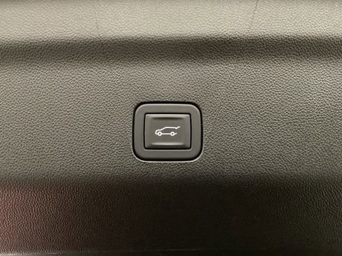 Certified 2025 Chevrolet Tahoe LT image 36