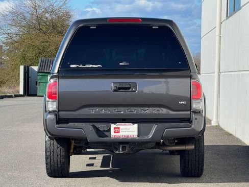 Used 2020 Toyota Tacoma TRD Off-Road w/ Technology Package AWD/4WD image 6