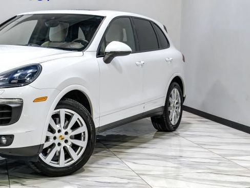 Used 2017 Porsche Cayenne AWD/4WD image 8