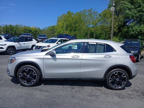 Used 2018 Mercedes-Benz GLA 250 4MATIC image 3