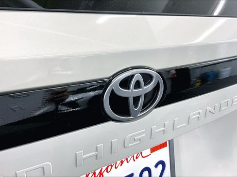Used 2024 Toyota Grand Highlander AWD image 30