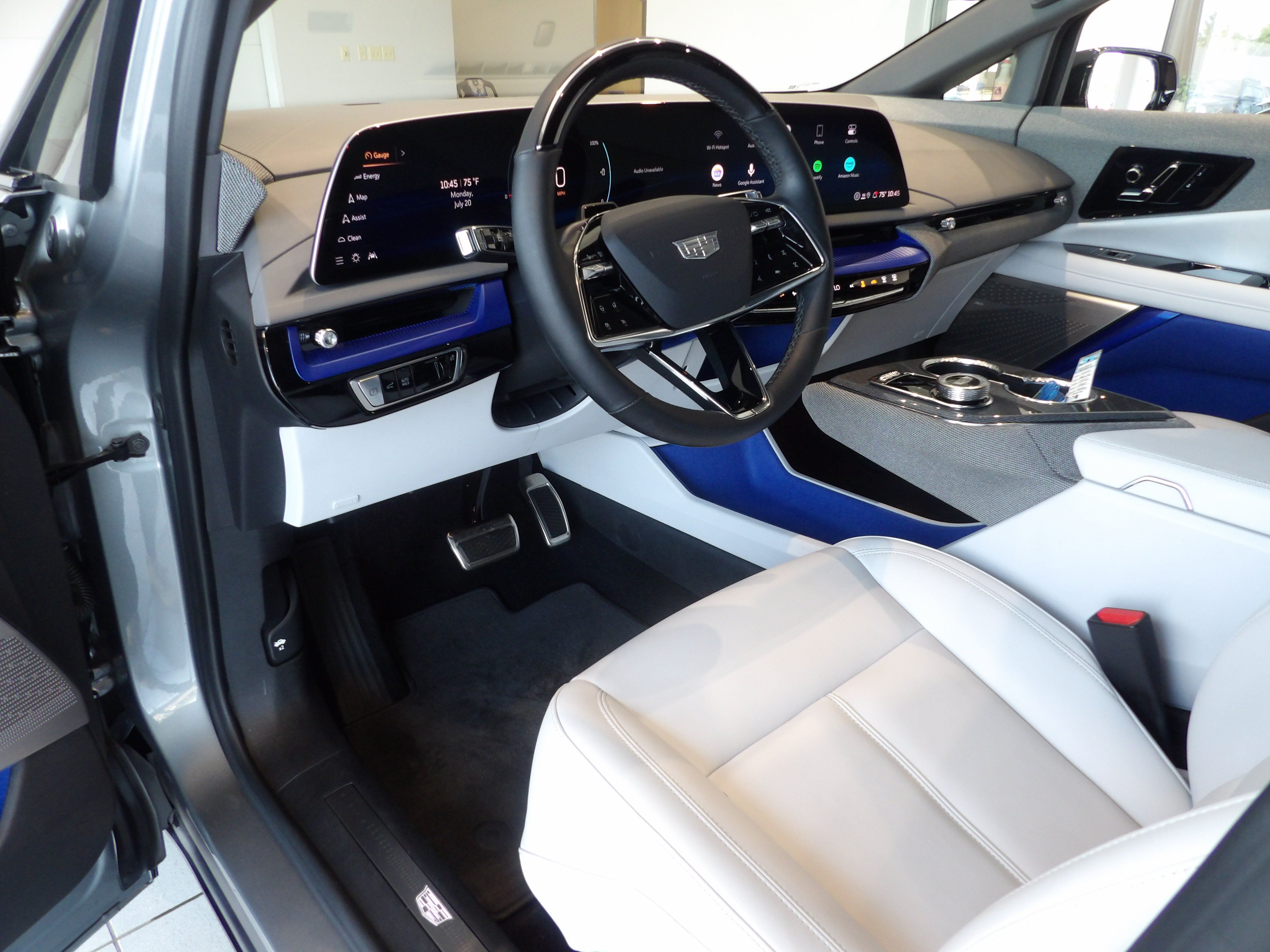 Used 2025 Cadillac Optiq Sport 1 AWD/4WD image 9