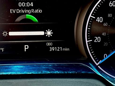 Used 2023 Toyota Venza LE AWD/4WD image 24