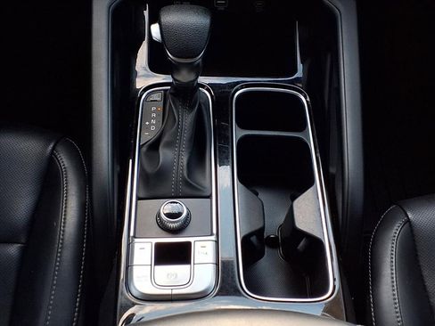 Used 2024 Kia Telluride LX image 16