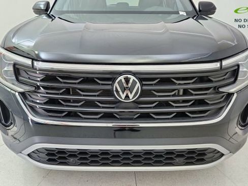 Used 2024 Volkswagen Atlas Cross Sport SE w/ Black Wheel Package image 8