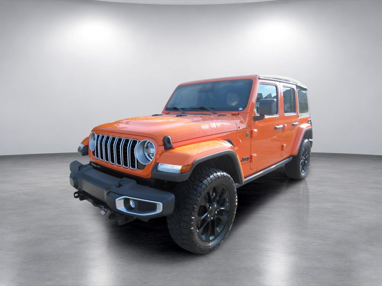 Used 2025 Jeep Wrangler Unlimited Sahara AWD/4WD image 3