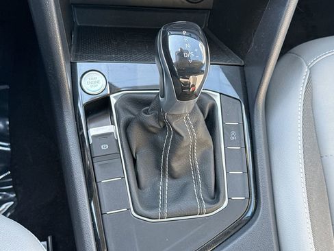 Used 2023 Volkswagen Taos SE w/ Panoramic Sunroof Package FWD image 23