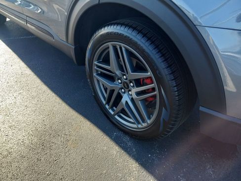 Used 2025 Ford Explorer ST-Line w/ ST-Line Street Pack image 10