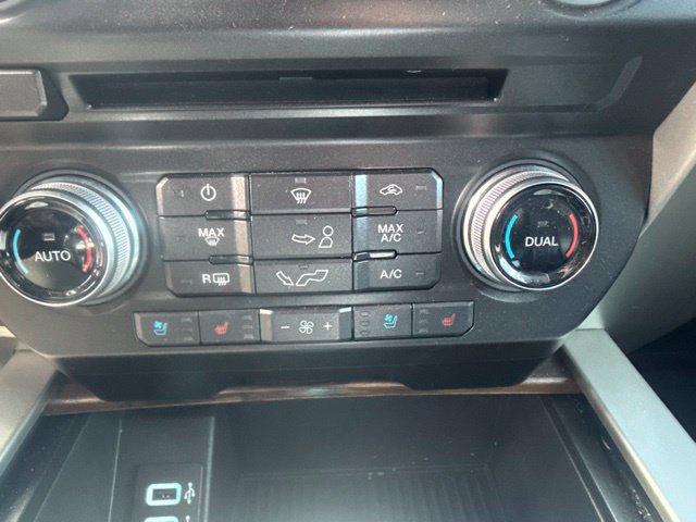 Used 2018 Ford F150 Lariat w/ Equipment Group 502A Luxury AWD/4WD image 17