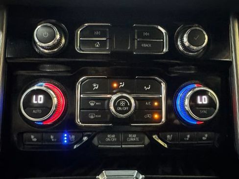 Used 2022 GMC Yukon XL Denali AWD/4WD image 14