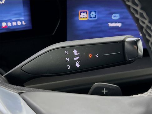 Used 2025 Chevrolet Traverse LT image 17