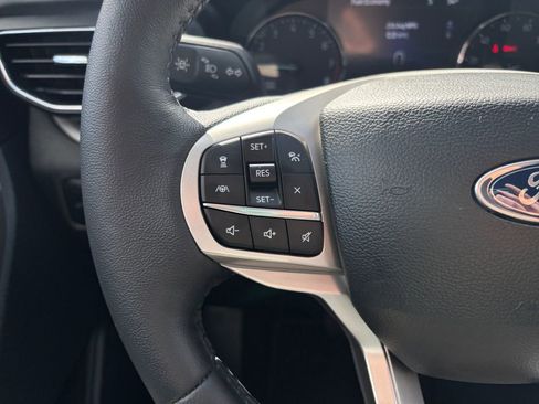 Used 2023 Ford Explorer XLT w/ Equipment Group 202A AWD/4WD image 18