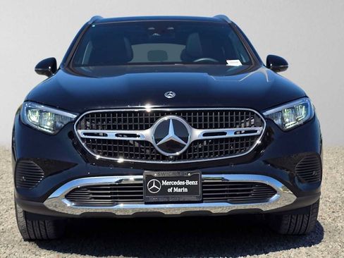 Used 2025 Mercedes-Benz GLC 300 4MATIC image 9