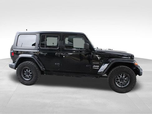 Used 2018 Jeep Wrangler Unlimited Sahara AWD/4WD image 18