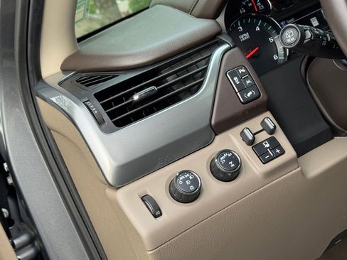 Used 2020 Chevrolet Suburban LT AWD/4WD image 29