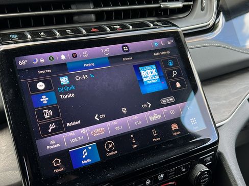 Certified 2023 Jeep Grand Cherokee 4WD 4xe w/ Luxury Tech Group II image 17