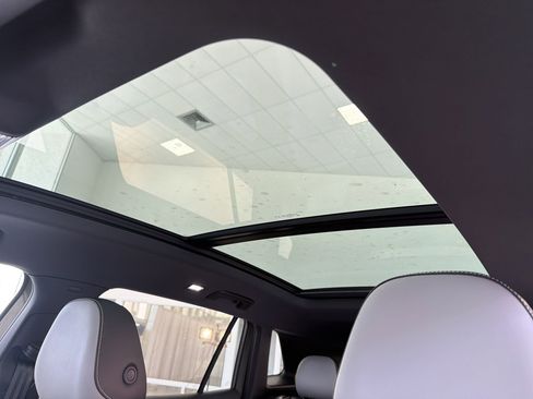 New 2026 Volkswagen Tiguan SE R-Line FWD image 16