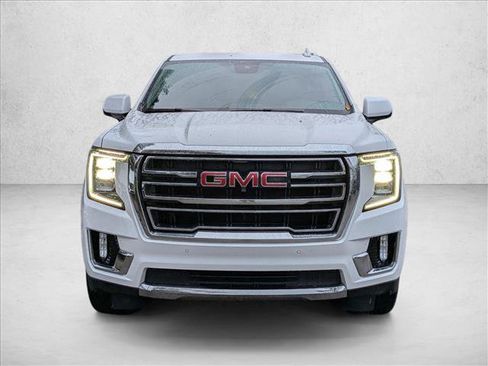 Used 2023 GMC Yukon SLT w/ SLT Luxury Package image 2