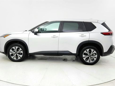 Used 2022 Nissan Rogue SV image 2
