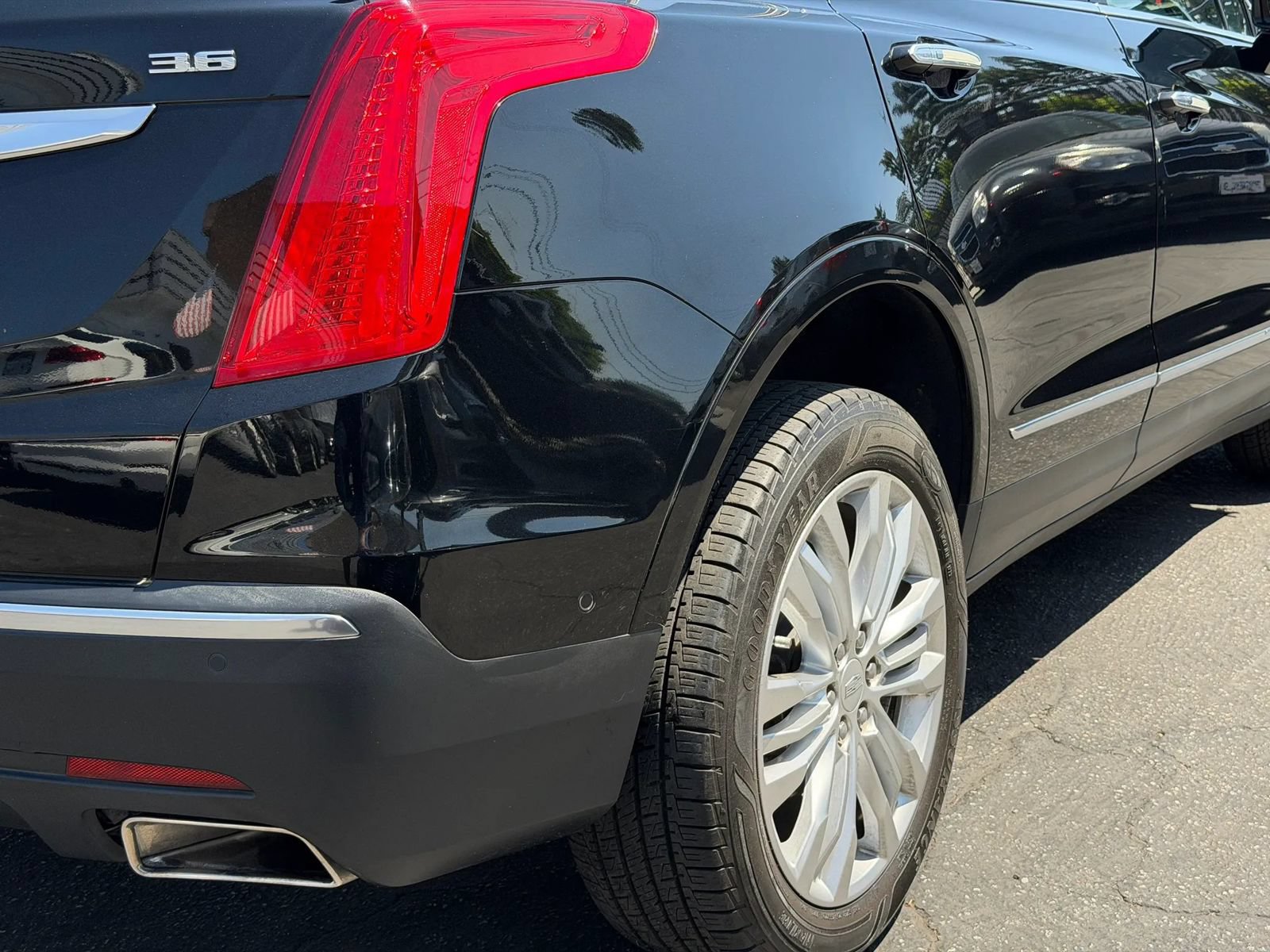 Used 2017 Cadillac XT5 Premium Luxury w/ Driver Assist Package FWD image 22