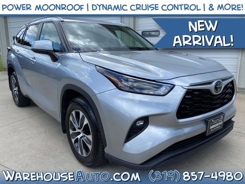 Used 2023 Toyota Highlander XLE AWD/4WD image 1