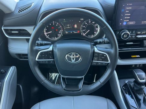 Certified 2024 Toyota Highlander XLE AWD/4WD image 14