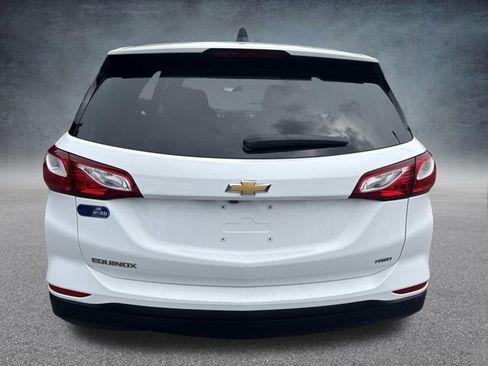 Used 2021 Chevrolet Equinox LS w/ LS Convenience Package image 4