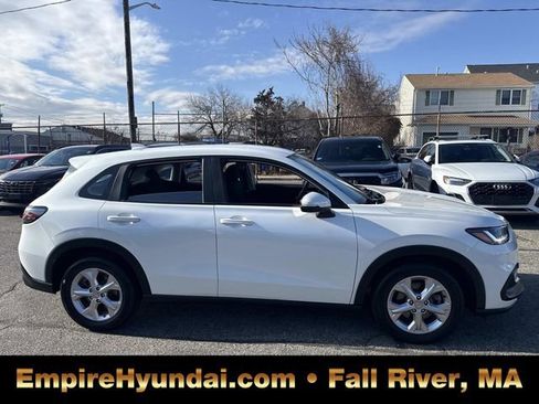 Used 2023 Honda HR-V LX image 3