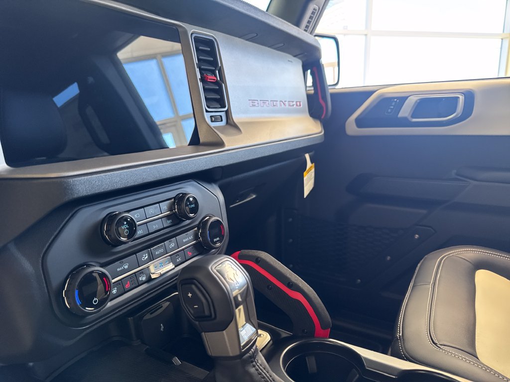 New 2026 Ford Bronco Outer Banks w/ Sasquatch Package AWD/4WD image 18