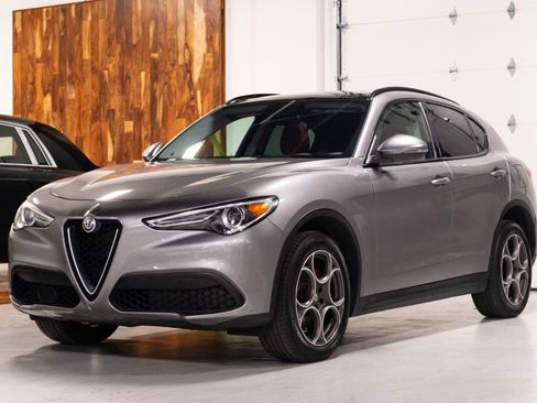 Used 2018 Alfa Romeo Stelvio Sport w/ Quick Order Package 22J Sport AWD/4WD image 2