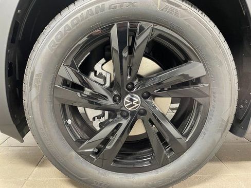 New 2026 Volkswagen Atlas Cross Sport SEL R-Line image 8