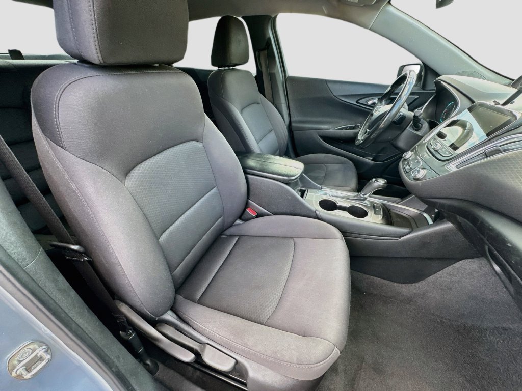 Used 2017 Chevrolet Malibu LT FWD image 31