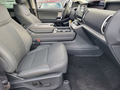 New 2025 Ford Expedition Active image 14