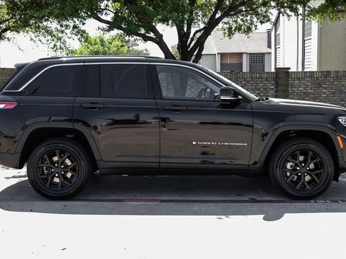 Used 2022 Jeep Grand Cherokee Limited image 15